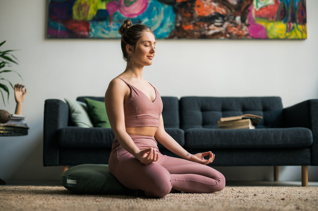 Příběh meditačních polštářů a válců na jógu: Jak je vyrábíme?